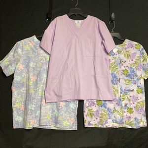 3 SB SCRUBS Butterflies Flowers Lilac Blue Uniform Scrub Top Size M Pockets